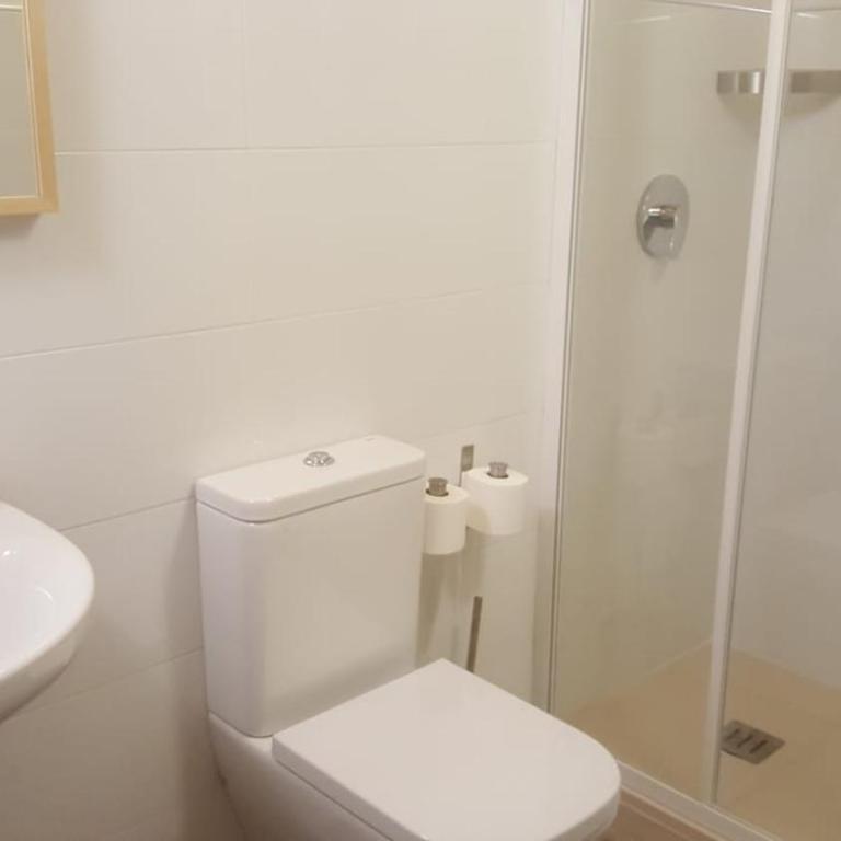Albergue Logroño Centro - Habitación Familiar con baño privado - 5