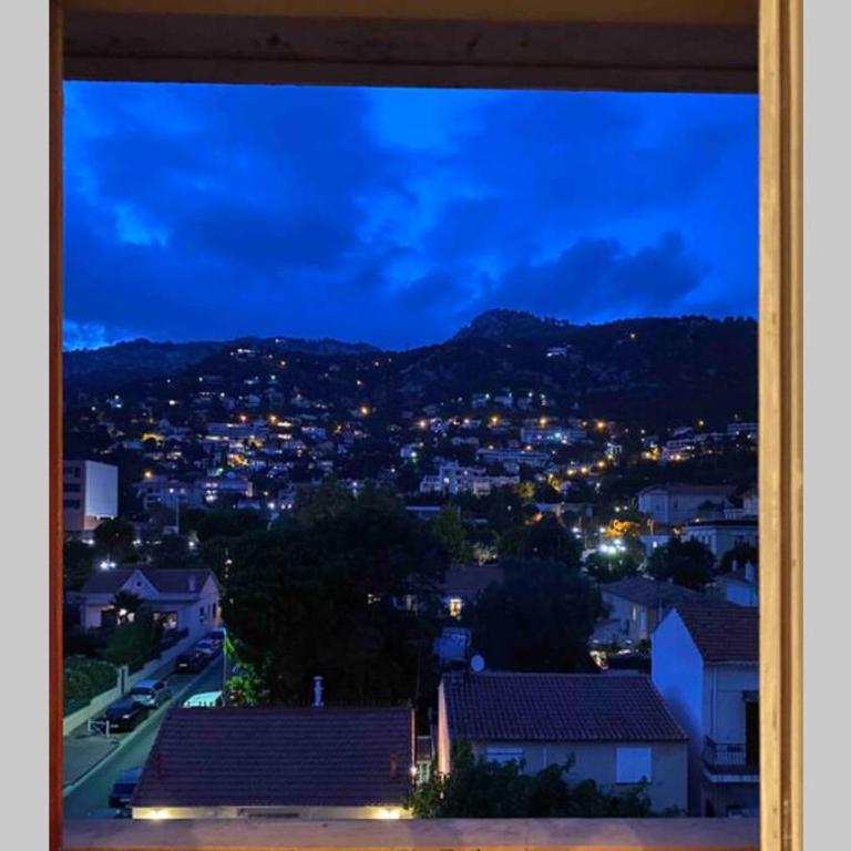 Vue Faron - Appart cosy - Proche Téléphérique/Gare - Apartment - 7