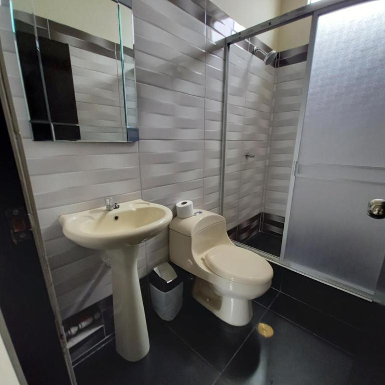 Kira's House - Habitación Doble con baño privado - 2 camas - 17
