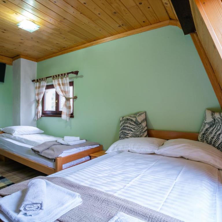 Apartments and Rooms Planinska Idila - Triple Room with Mountain View - 3