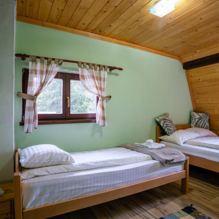 Apartments and Rooms Planinska Idila - Triple Room with Mountain View - 2