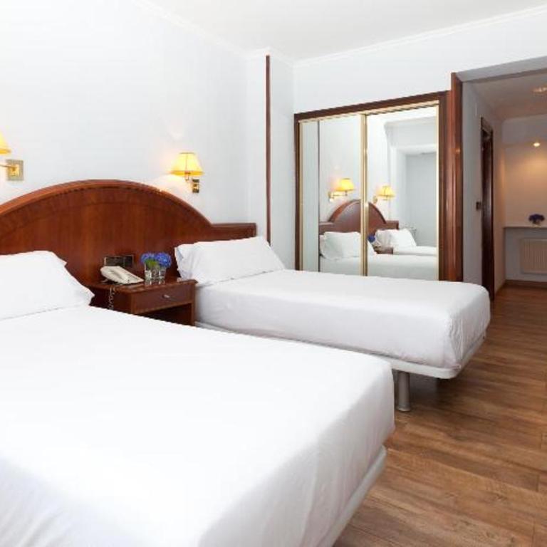 Hotel Príncipe de Asturias - Habitación Triple Estándar con vistas al mar - 1