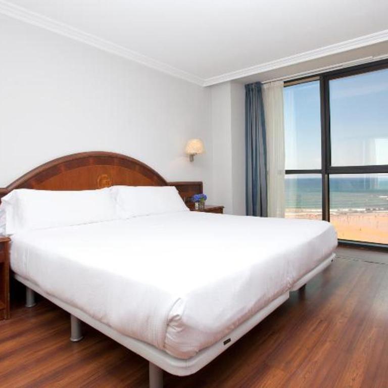 Hotel Príncipe de Asturias - Habitación Triple con vistas al mar - 1
