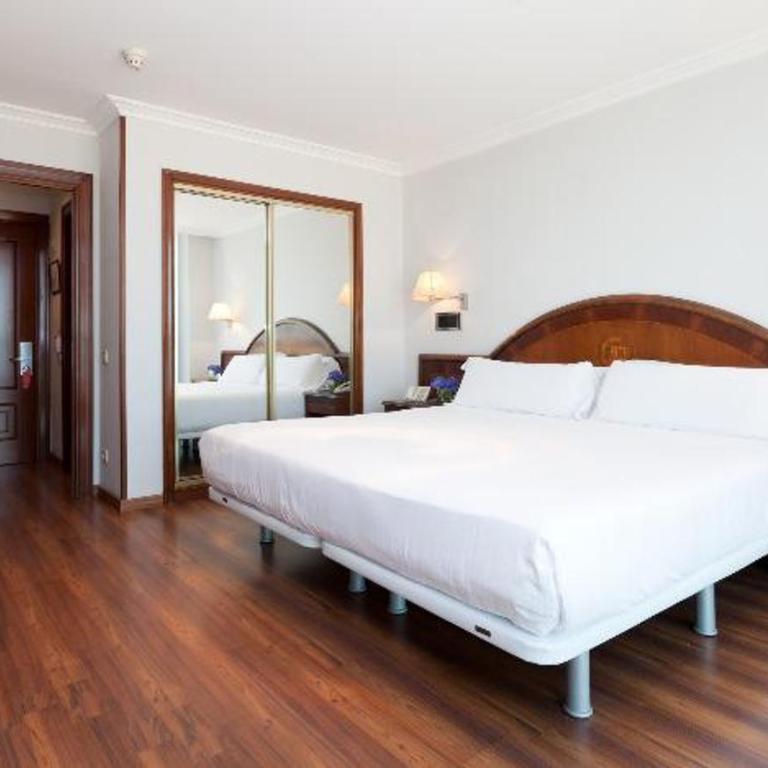 Hotel Príncipe de Asturias - Habitación Triple con vistas al mar - 5