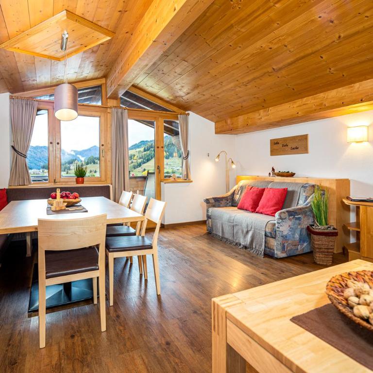 Haus Brunnacker - Two Double Room and one Twin Room Apartment with balcony - 2