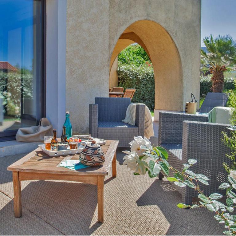 location de vacances Olivier jardin privatif et piscine chauffée partagée - Apartment - 20
