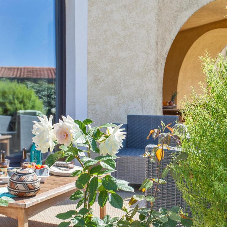 location de vacances Olivier jardin privatif et piscine chauffée partagée - Apartment - 13