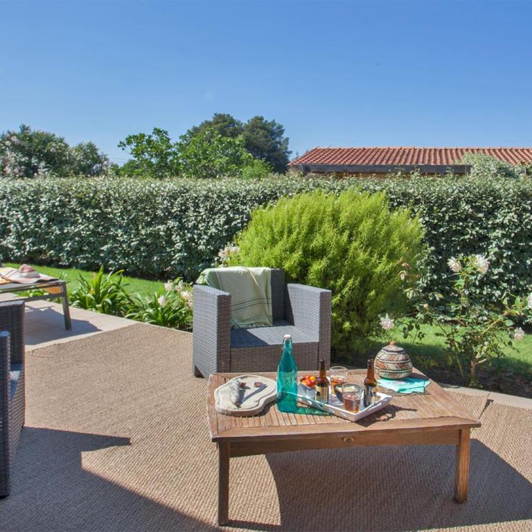 location de vacances Olivier jardin privatif et piscine chauffée partagée - Apartment - 10
