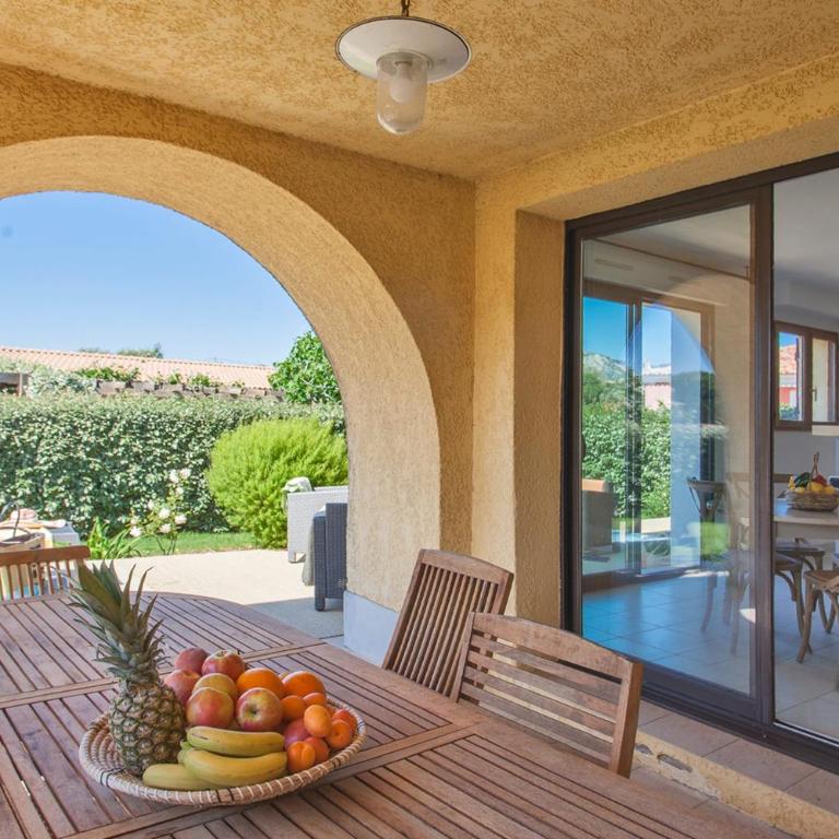 location de vacances Olivier jardin privatif et piscine chauffée partagée - Apartment - 11