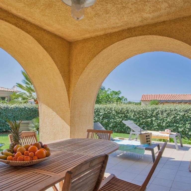 location de vacances Olivier jardin privatif et piscine chauffée partagée - Apartment - 27
