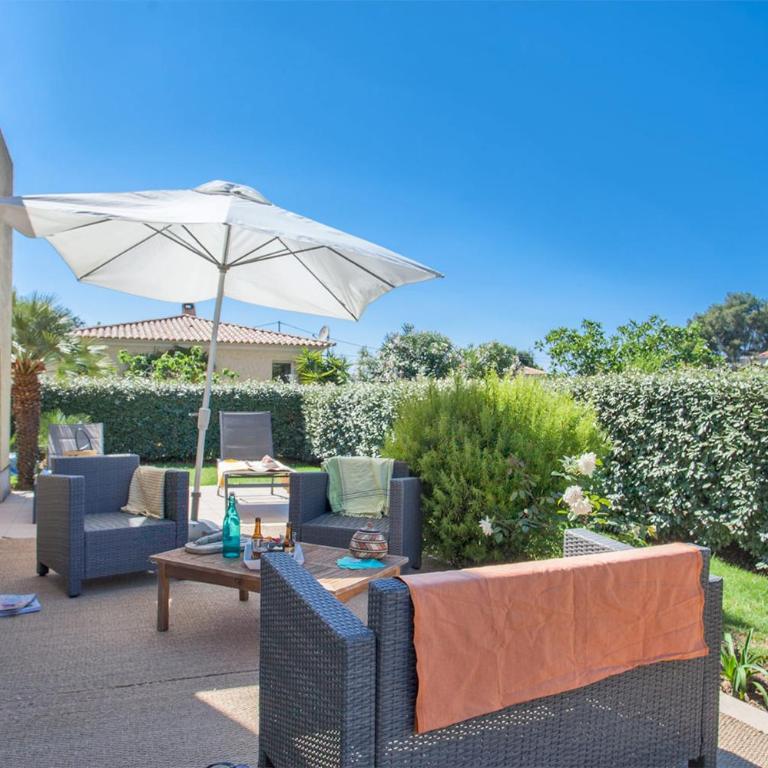 location de vacances Olivier jardin privatif et piscine chauffée partagée - Apartment - 12