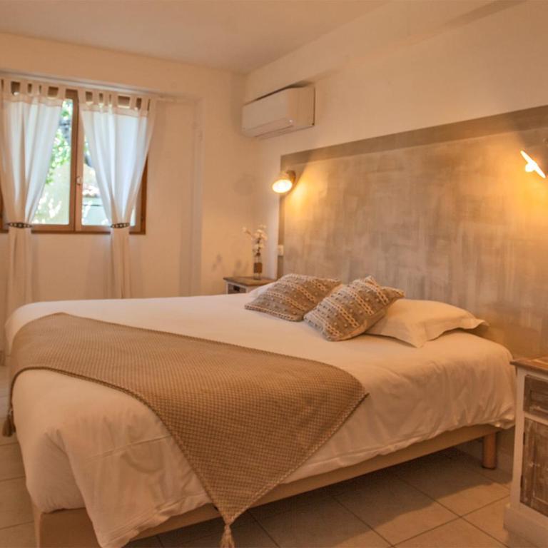 location de vacances Olivier jardin privatif et piscine chauffée partagée - Apartment - 6