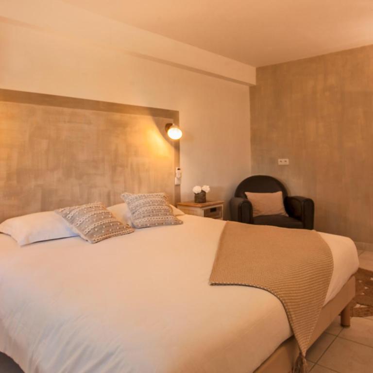 location de vacances Olivier jardin privatif et piscine chauffée partagée - Apartment - 21