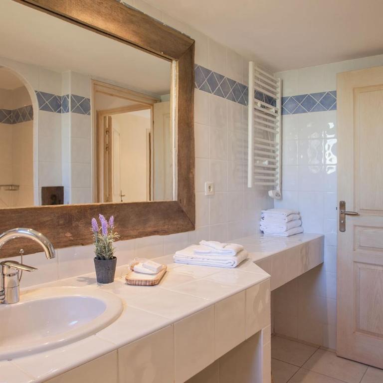 location de vacances Olivier jardin privatif et piscine chauffée partagée - Apartment - 26