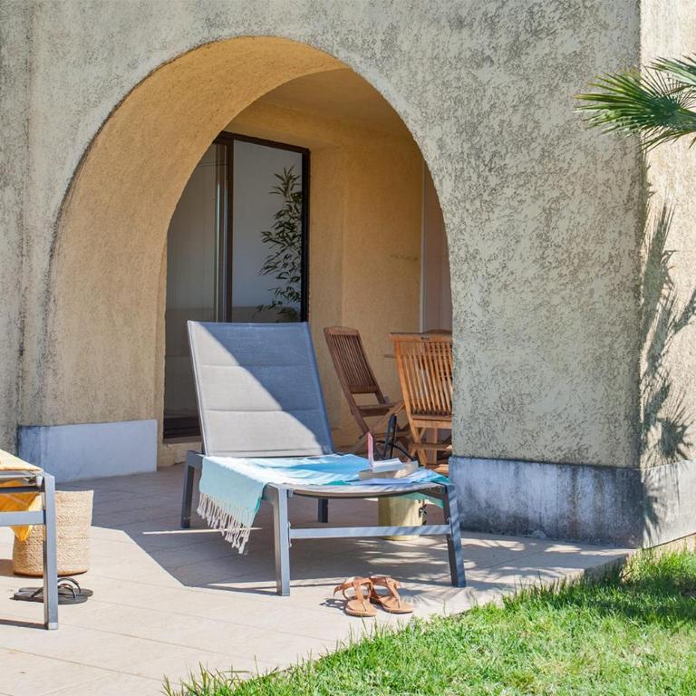 location de vacances Olivier jardin privatif et piscine chauffée partagée - Apartment - 17