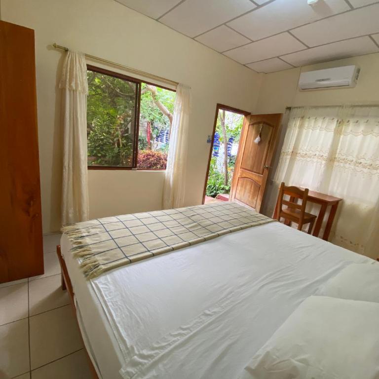 Hostal Vista al Mar - Habitación Doble Estándar - 1 o 2 camas - 6