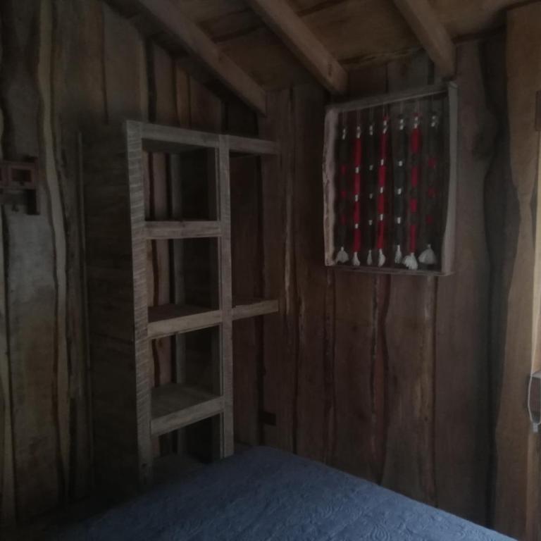 Cabana rustica 2 maravillosa,con troncos nativos, con orilla de Rio Trancura - Casa - 11