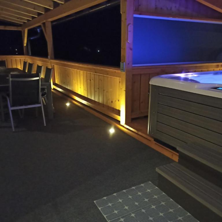 Appartementhaus Fink - Apartment mit Balkon und Whirlpool-Badewanne - 1