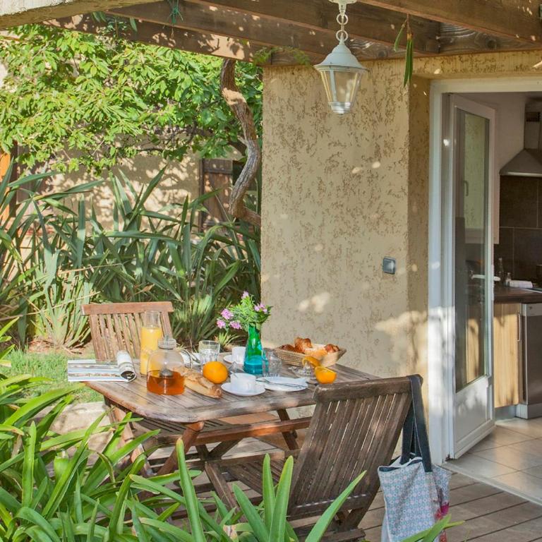 minivilla lilas indépendante à Calvi avec jardin et piscine jardin et bbq - Villa - 1