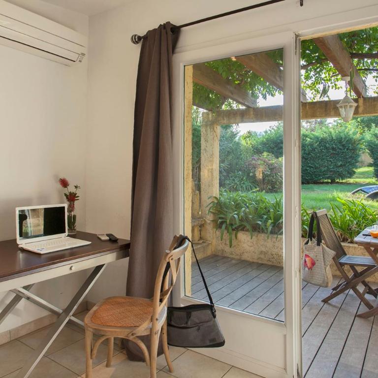 minivilla lilas indépendante à Calvi avec jardin et piscine jardin et bbq - Villa - 2