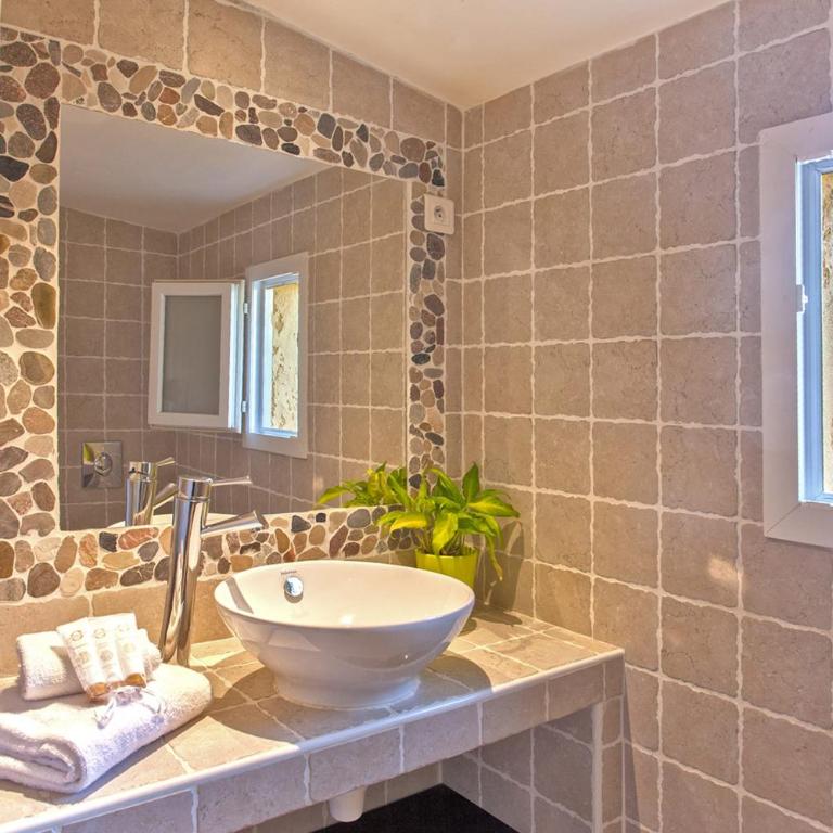 minivilla lilas indépendante à Calvi avec jardin et piscine jardin et bbq - Villa - 10