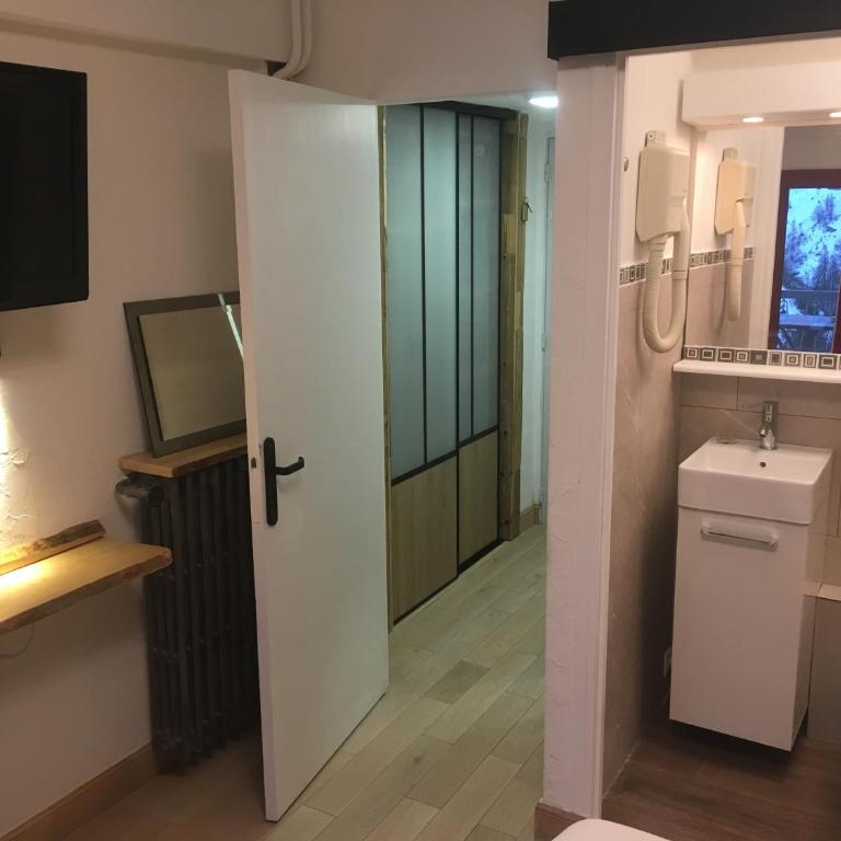 Hôtel Chastellares - Chambre Familiale avec Terrasse - Portes Communicantes - 6