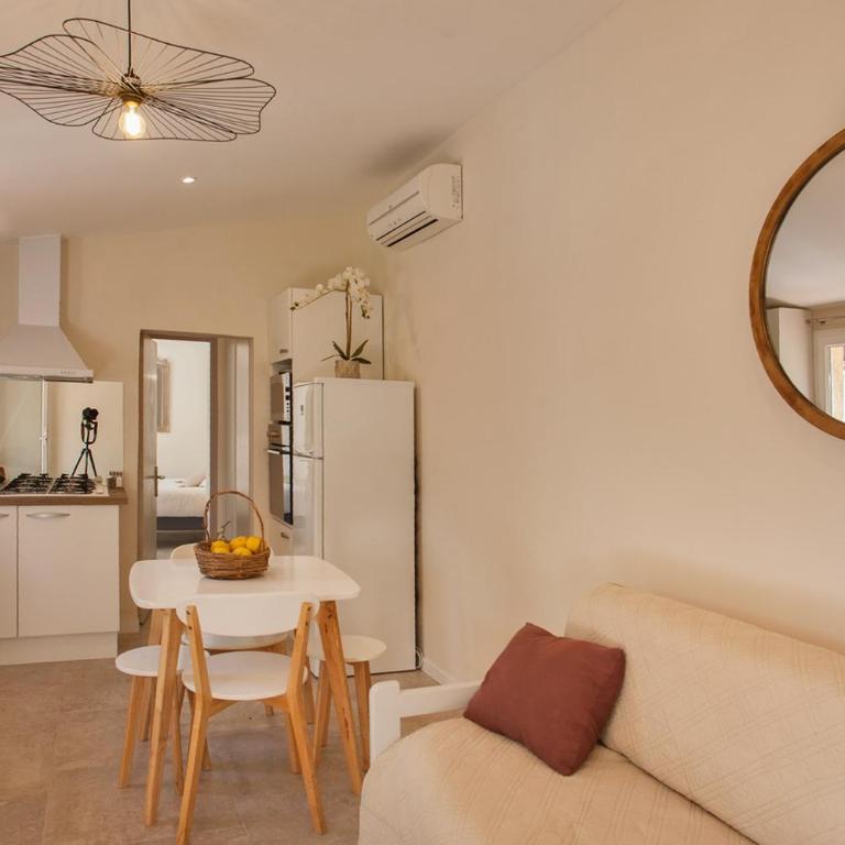 maison kiwi avec piscine chauffée terrasse jardin et bbq à Calvi - Villa - 10