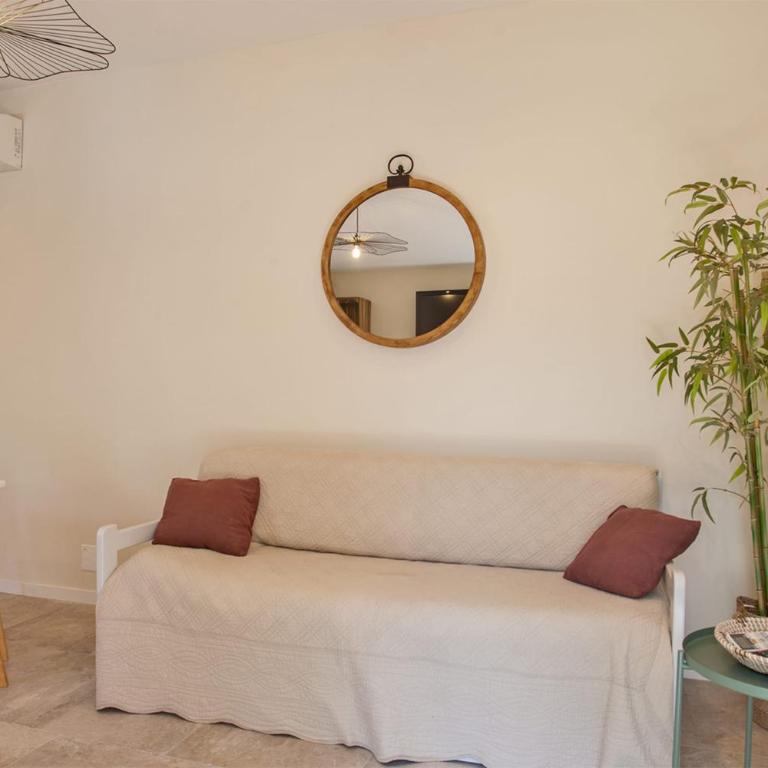 maison kiwi avec piscine chauffée terrasse jardin et bbq à Calvi - Villa - 9