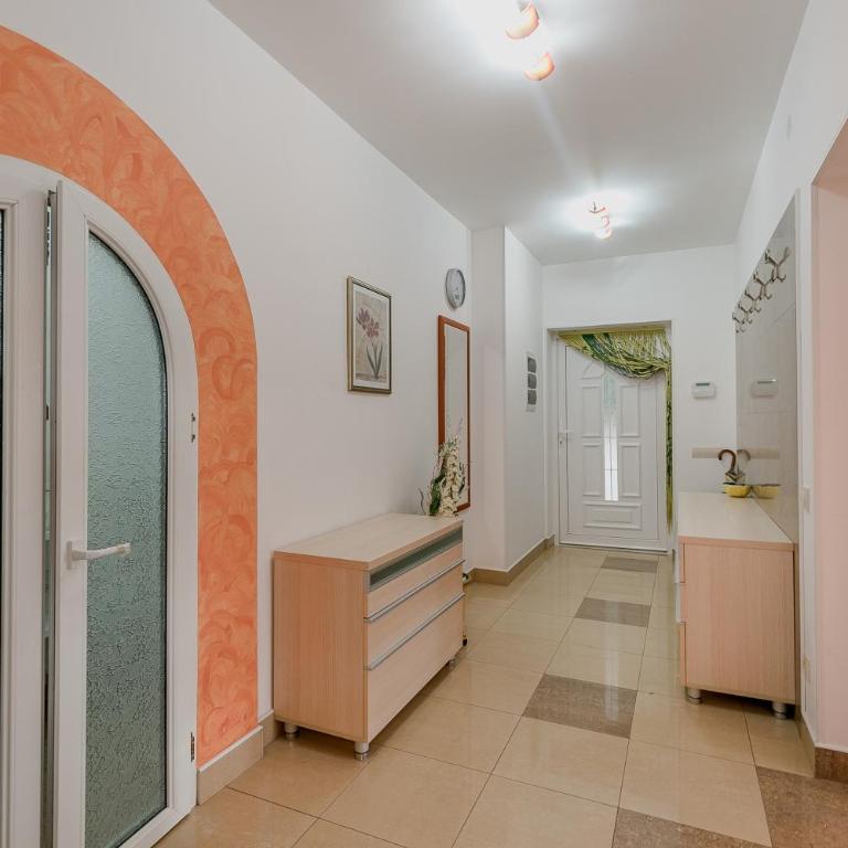 Palm Point Apartment - One-Bedroom Apartment - 4