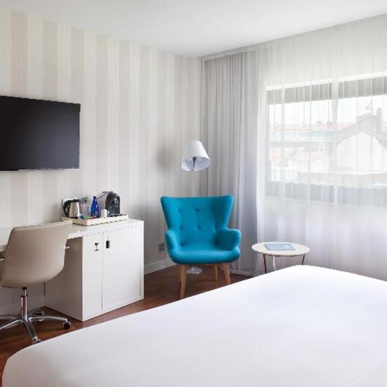 NH Madrid Ventas - Chambre Familiale Communicante avec Lit d'Appoint (3 Adultes + 2 Enfants) - 2
