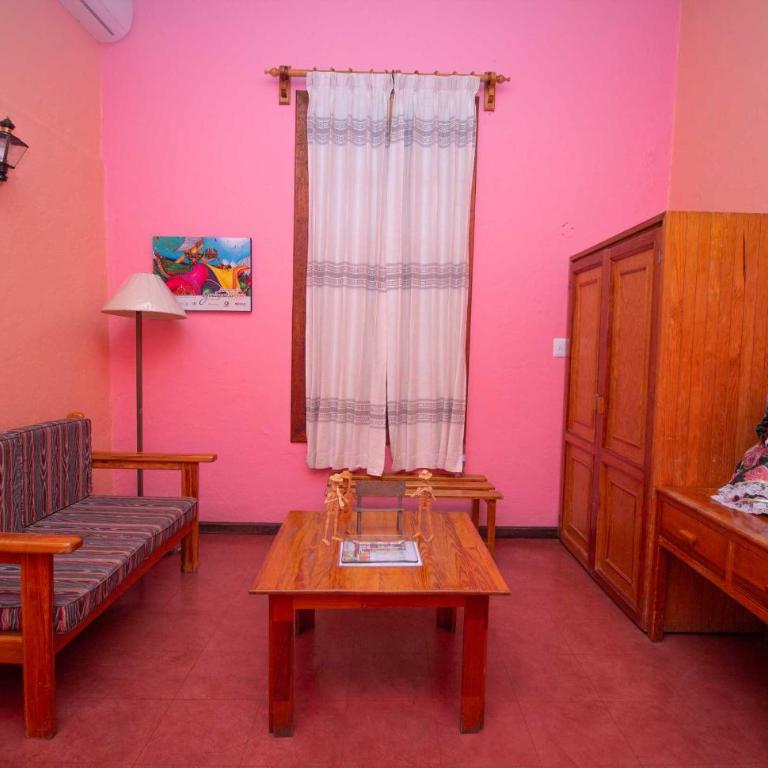 Hotel Las Golondrinas - Habitación con cama extragrande. - 9