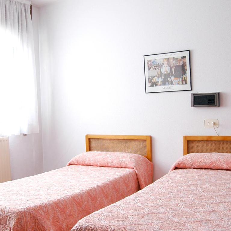 Hostal Charo II - Habitación Doble - 2 camas - 6