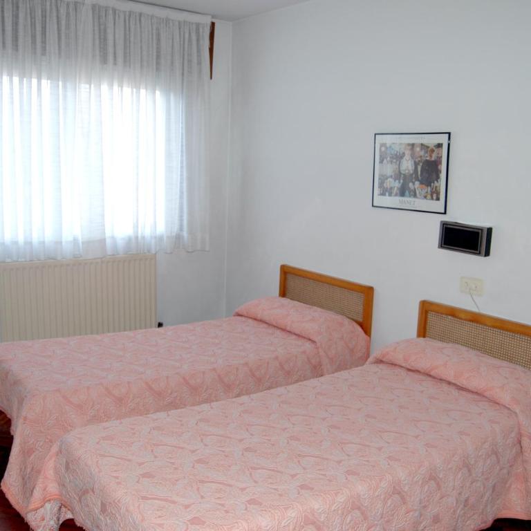 Hostal Charo II - Habitación Doble - 2 camas - 1