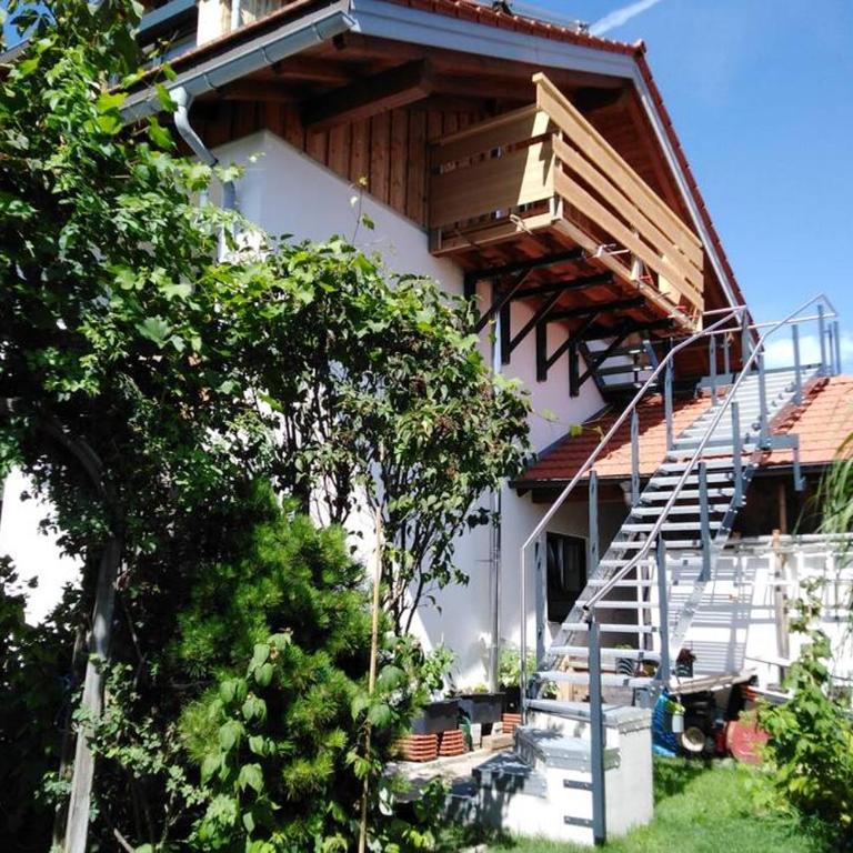 Komplette Dachwohnung mit Balkon und Bergblick - Apartment mit 1 Schlafzimmer - 1