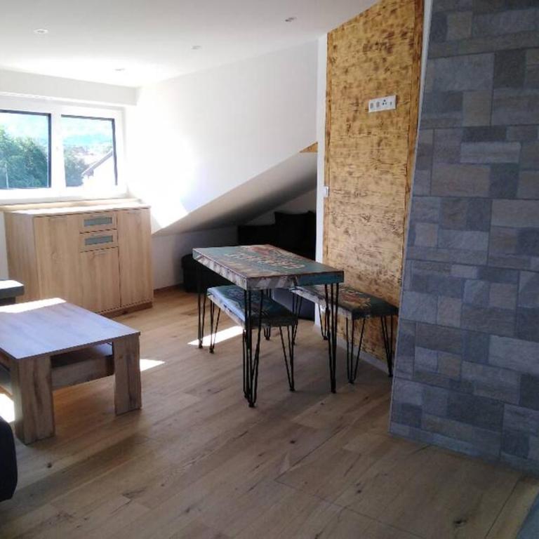 Komplette Dachwohnung mit Balkon und Bergblick - Apartment mit 1 Schlafzimmer - 7