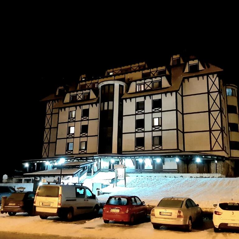 Apartman Vrhovi Kopaonik Vila Nikola Centar - Studio with Mountain View - 1