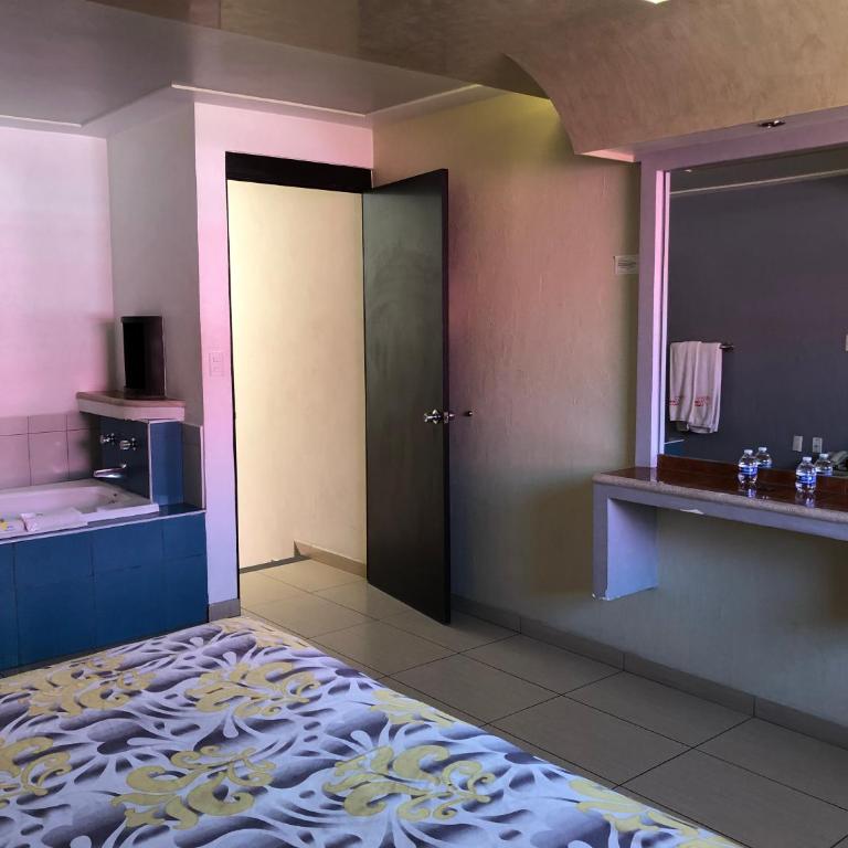 Hotel & Villas 7 - Queen Room with Spa Bath - 16