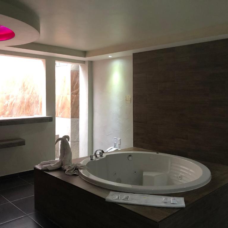 Hotel & Villas 7 - King Suite with Spa Bath - 5