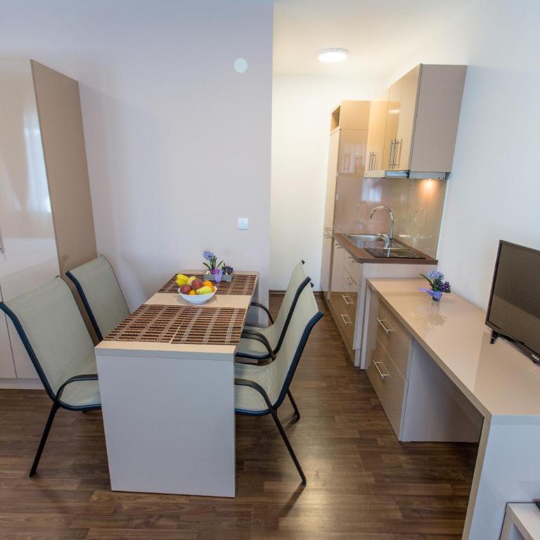 Atlantic Hotel - Three-Bedroom Apartment - 2