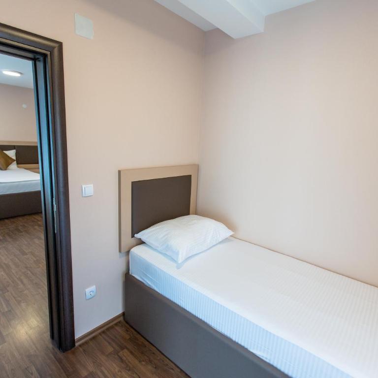 Atlantic Hotel - Three-Bedroom Apartment - 4