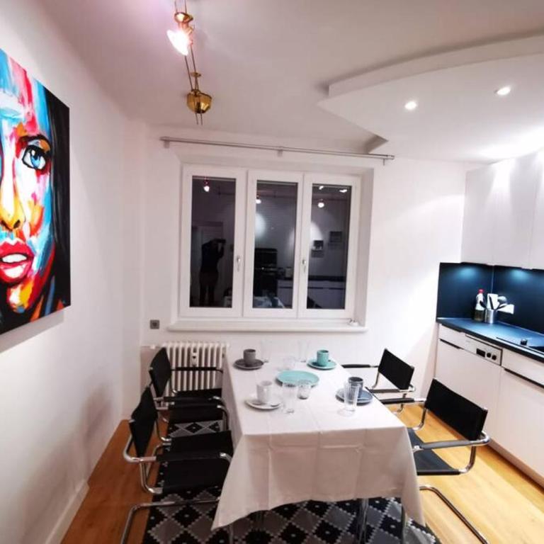 Charmante Zentrumswohnung mit Balkon und 80 zoll TV - Apartment mit 1 Schlafzimmer - 19