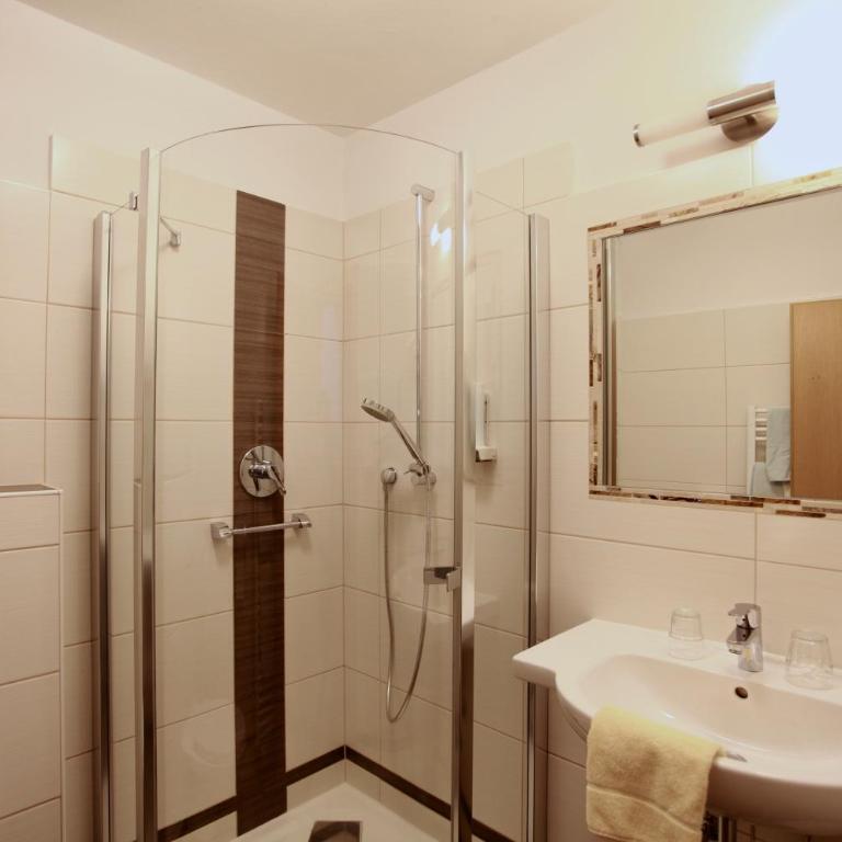 Hotel-Restaurant am Hochfuchs - Triple Room with Balcony - 5