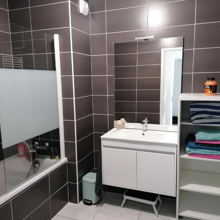 Bel appartement avec terrasse - Plage de Carro à pied - Appartamento con 2 Camere da Letto - 10