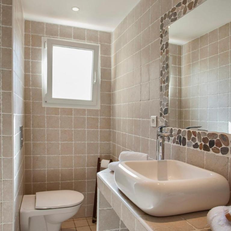 Amarylis à Calvi location 2 pers avec clim jardin piscine et barbecue - Villa - 17