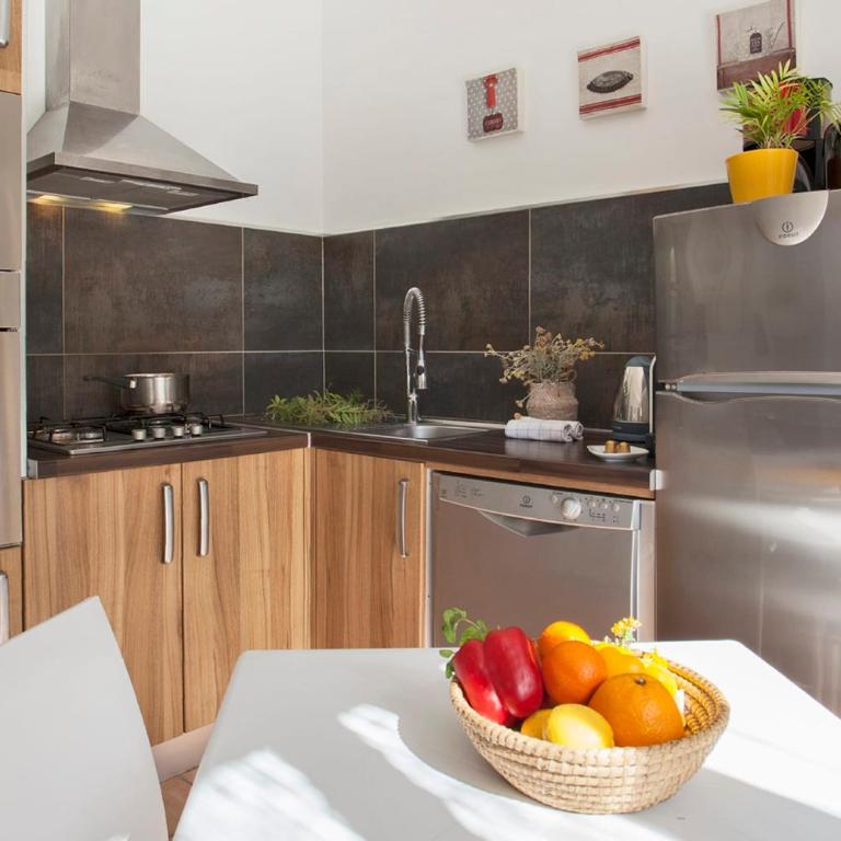 Amarylis à Calvi location 2 pers avec clim jardin piscine et barbecue - Villa - 7