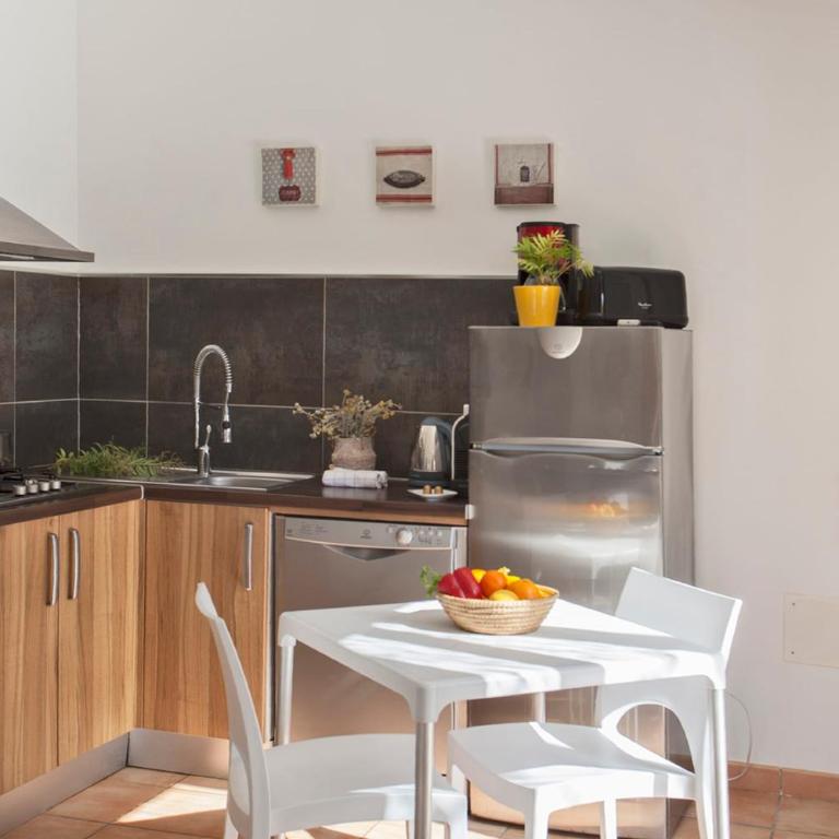 Amarylis à Calvi location 2 pers avec clim jardin piscine et barbecue - Villa - 4