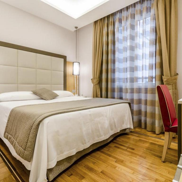 Hotel Giolli Nazionale - Camera Standard Matrimoniale/Doppia con Letti Singoli - 8