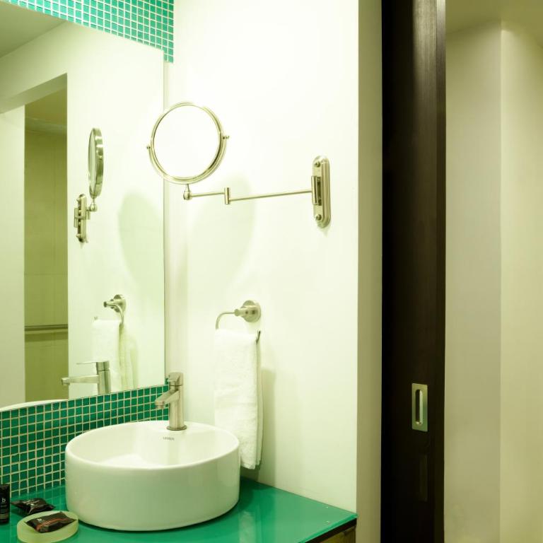Fiesta Inn Guadalajara Aeropuerto - Habitación Doble Superior - 1 cama extragrande - 2