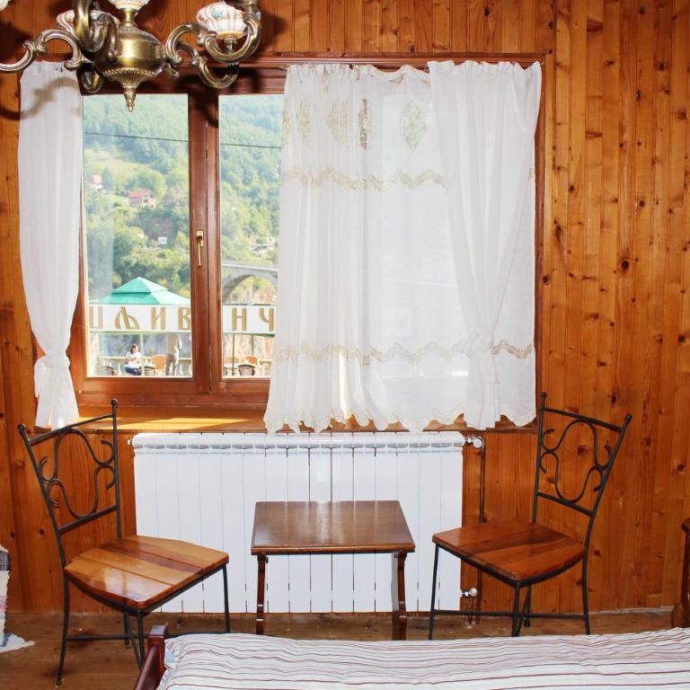 Tara Bridge Castle - Triple Room with Private External Bathroom - 4