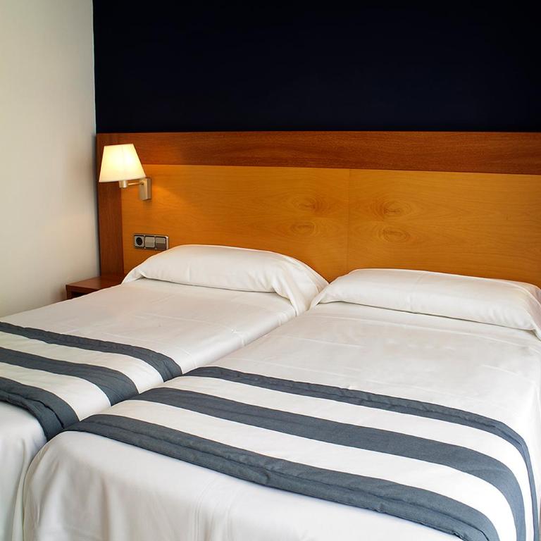 Hotel Els Pins - Habitación Doble Básica sin balcón - 2 camas - 1
